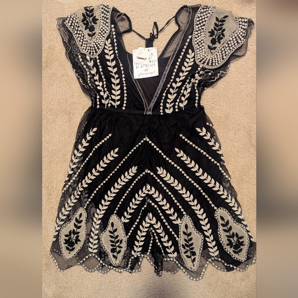 FREE PEOPLE Ollari Ethereal Lace Mini Black Dress NWT Large - Picture 8 of 9